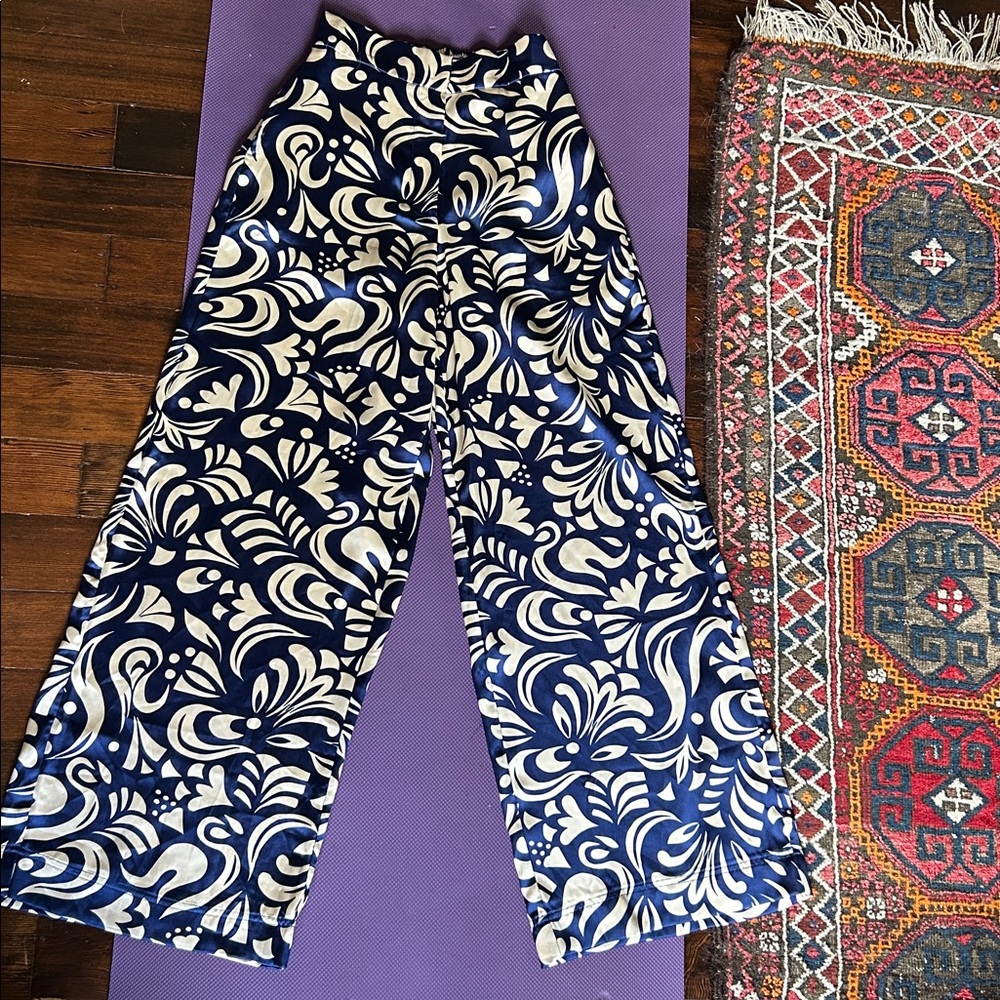 House of Harlow 1960, BNWT psychedelic pattern pants. XS
